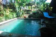 Kolam Renang Hyacinth Housebest Breakfast in Bali