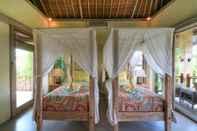 Bedroom Hibiscus Upper Suiteubudbest Breakfast In Bali