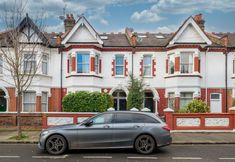 Khác 5 ALTIDO Homely 2 Bed Riverside Flat with Patio in Hammersmith