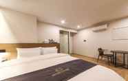 Bilik Tidur 4 Gwangju Divine Hotel