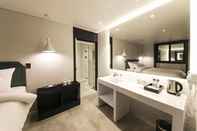 Phòng tắm bên trong Sinan E.KKLIM Hotel