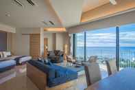 Ruang untuk Umum Onna Oceanview Suites