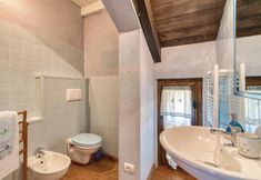 Others 4 Stunning Home in Castelnuovo Calcea With Wifi and 7 Bedrooms