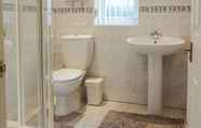 Toilet Kamar 6 Clyde View Bed & Breakfast