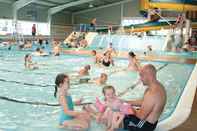 Swimming Pool Charming Lodge Located on Cayton Bay Holiday Park