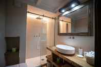 Toilet Kamar Le Lamie by Polignando Tourist Services