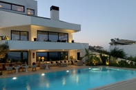 Swimming Pool Luxury Villa Marathon