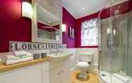 Toilet Kamar 3 3 Bedroom Apartment on Portobello Road in Notting Hill