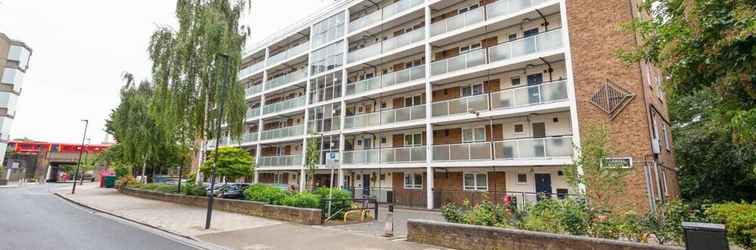 Exterior Lovely 2 Bed Apartment w Balcony nr River Thames