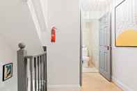 In-room Bathroom Bright 2 Bedroom House in Kennington