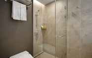 In-room Bathroom 2 Staz Hotel Premier Dongtan