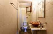 In-room Bathroom 4 The Fairytale House Seaside Retreat