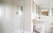 In-room Bathroom 6 The Redgarth