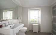 In-room Bathroom 7 The Redgarth