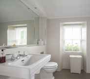 In-room Bathroom 7 The Redgarth