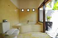 Toilet Kamar Two Bedrooms Villa With Private Pool, Large Landscape Garden and Kitchen