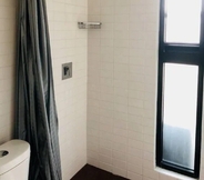 In-room Bathroom 7 Modern cozy and functional apt in Monterrey’s heart, 2 rooms 2DB, 2BTH, by Mty Living S1 605