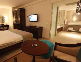 Bedroom 2 Arkin Palm Beach Hotel
