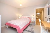 Bedroom Vibrant City Centre 2-bed Apt.