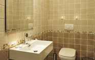 In-room Bathroom 2 Casa Tulipano Grande