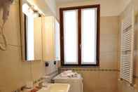 Toilet Kamar Residence Eden Gardenia 10