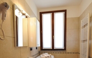 In-room Bathroom 3 Residence Eden Camelia 6