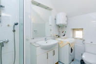 Toilet Kamar Apartment Ivona