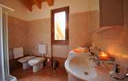 In-room Bathroom 7 Vista d'Oro Ulivo Apt. 16
