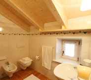 In-room Bathroom 7 Chalet San Valentino