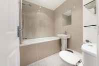 In-room Bathroom Mclaren House Seahouses