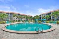 Swimming Pool Siesta Dunes Beach 201 by Vtrips