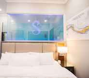 Bedroom 6 River Sirens Hotel