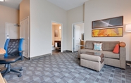 Common Space 5 TownePlace Suites by Marriott Detroit Allen Park