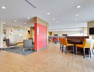 Lobi 2 TownePlace Suites by Marriott Detroit Allen Park