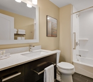 In-room Bathroom 6 TownePlace Suites by Marriott Detroit Allen Park