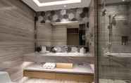 ห้องน้ำภายในห้อง 4 Wyndham Shanghai Pudong