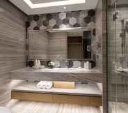 In-room Bathroom 4 Wyndham Shanghai Pudong
