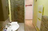 In-room Bathroom House Bia