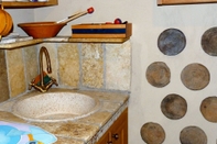 In-room Bathroom House Limone