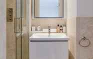 In-room Bathroom 6 Beautiful 2 Bed 2 Bath Flat in South Kensington