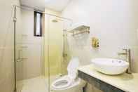 Toilet Kamar Azumi 02 Bedroom on Ground Floor Apartment Hoian With a Full Kitchen Facilities