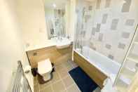 In-room Bathroom 2-bed Apartment Parking Deep Cleaned Professionally