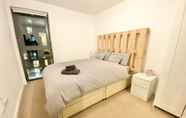 Bedroom 5 2-bed Apartment Parking Deep Cleaned Professionally