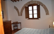 Lainnya 4 Apartment With Private Garden in Tuscany