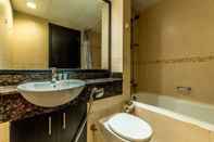 In-room Bathroom Goldcrest Views 2