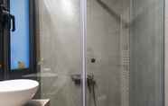 In-room Bathroom 7 Urban Luxury homm Studio in Piraeus