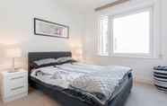 Bilik Tidur 5 Battersea Reach Luxury Apartments