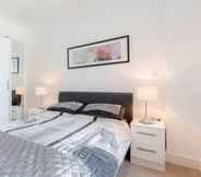 Kamar Tidur 6 Battersea Reach Luxury Apartments