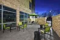 Common Space SpringHill Suites by Marriott St. Paul Arden Hills