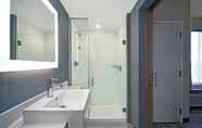 In-room Bathroom 5 SpringHill Suites by Marriott St. Paul Arden Hills